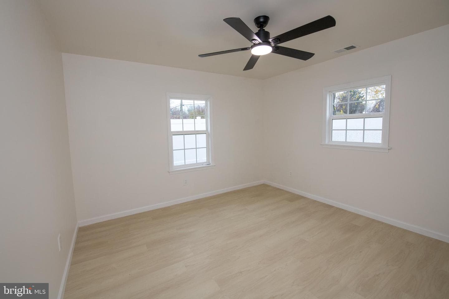 30 Mistletoe Lane photo 16
