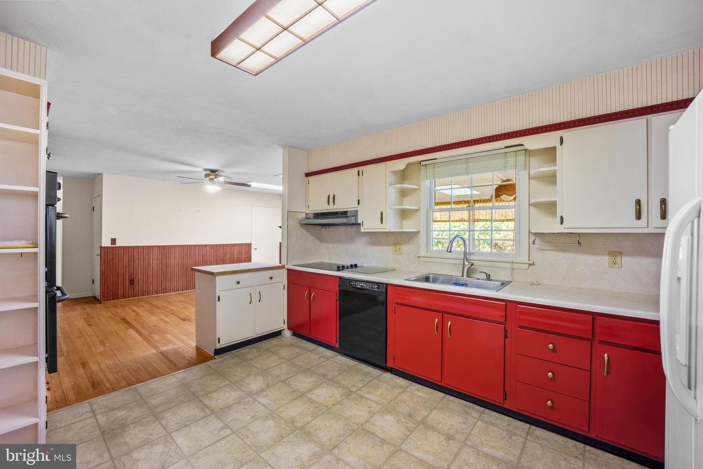105 Vernon Lane photo 11