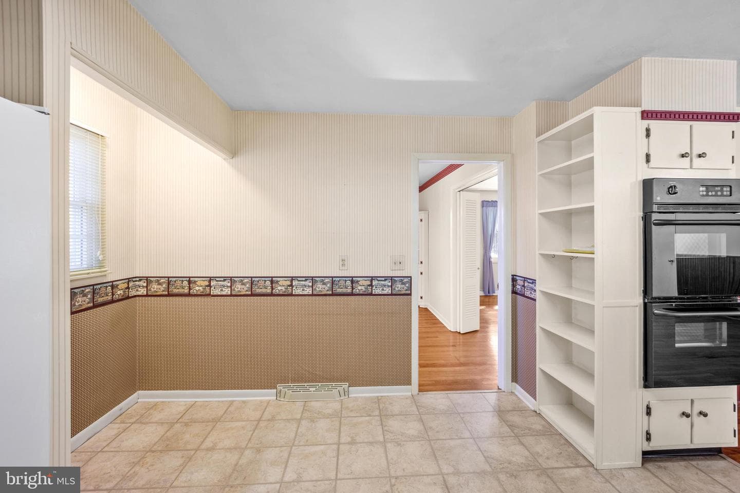 105 Vernon Lane photo 12