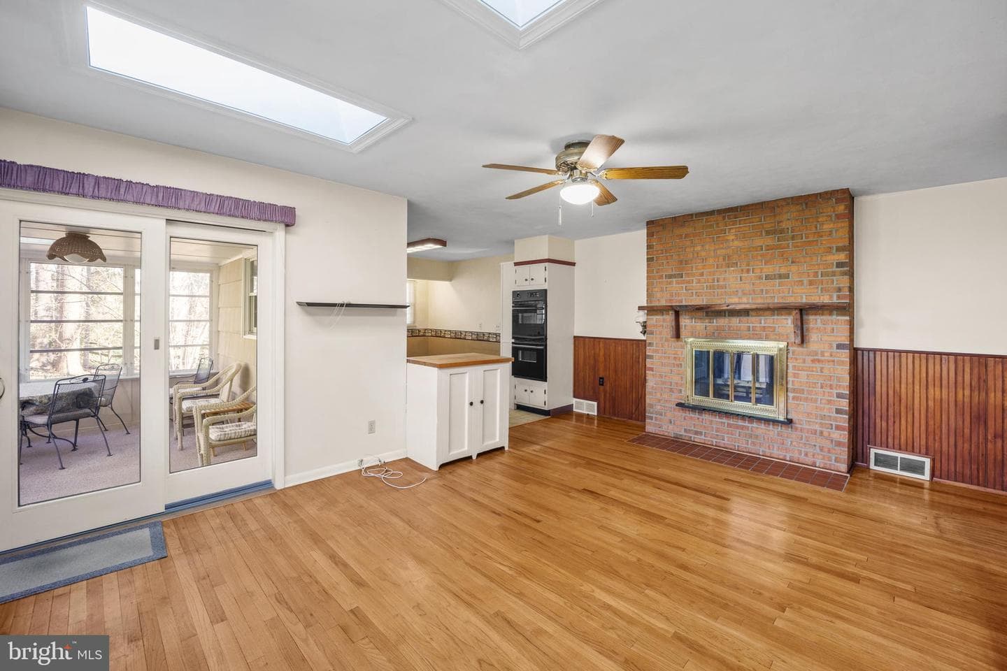 105 Vernon Lane photo 13
