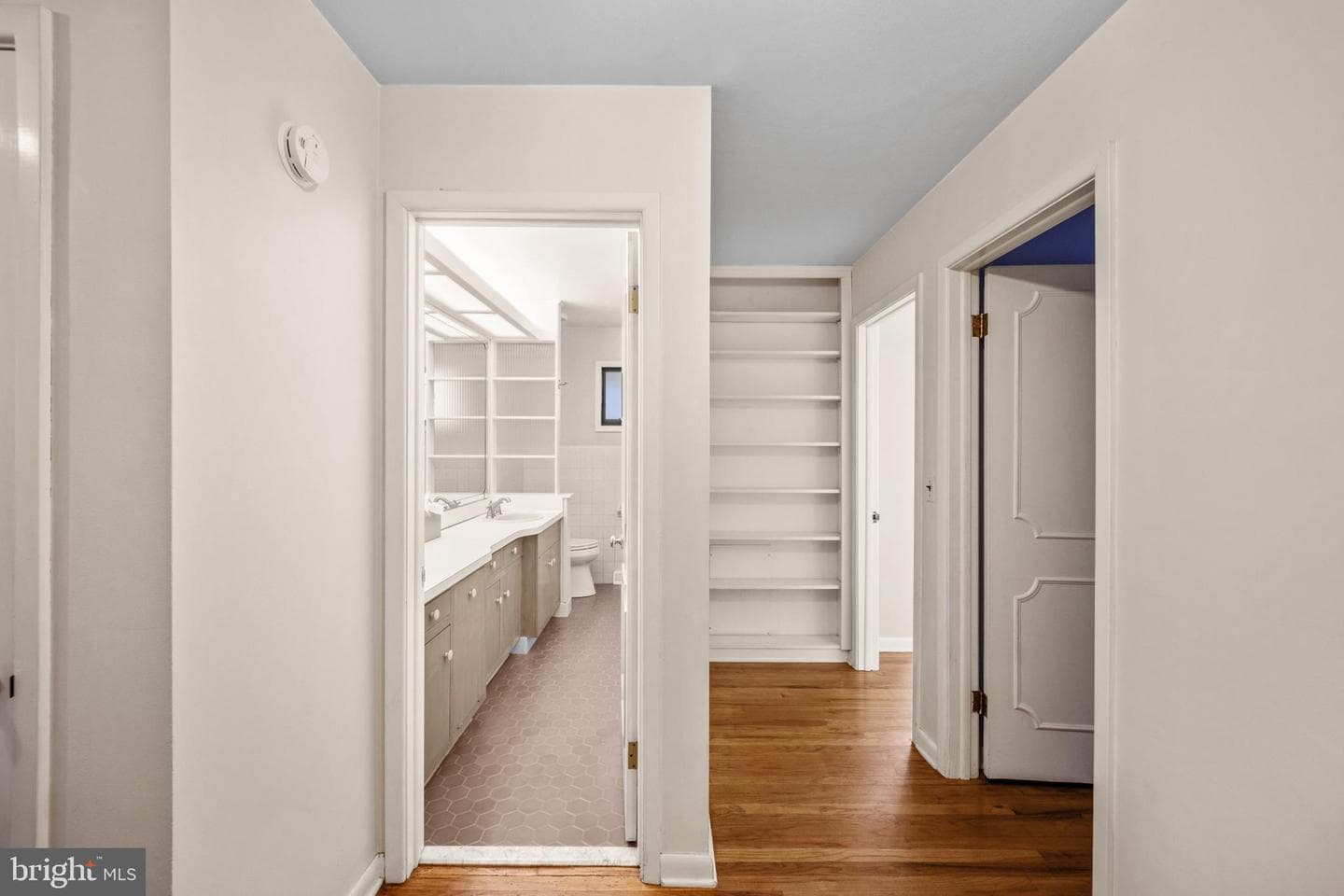 105 Vernon Lane photo 17
