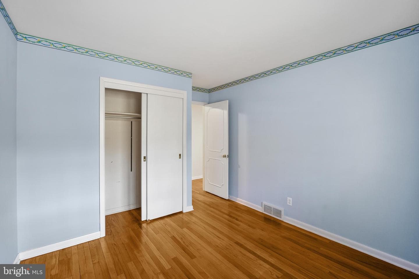 105 Vernon Lane photo 29