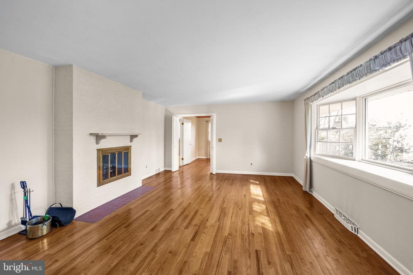 105 Vernon Lane photo 4
