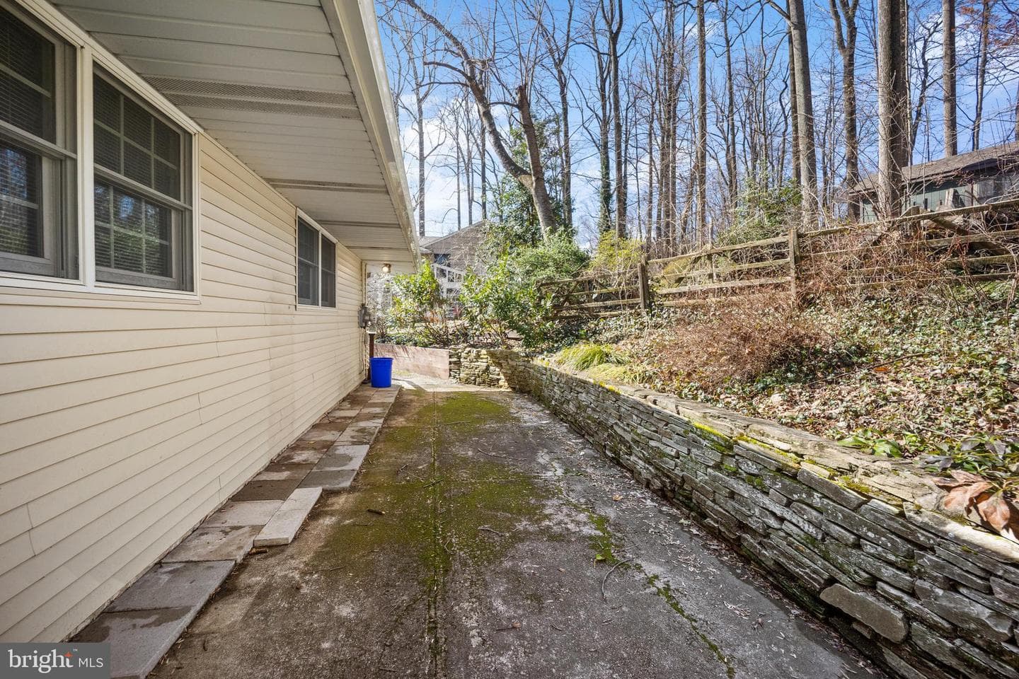 105 Vernon Lane photo 40