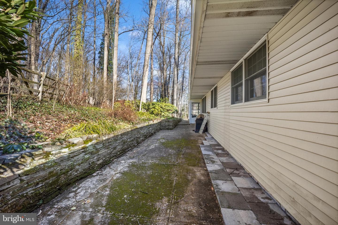 105 Vernon Lane photo 43