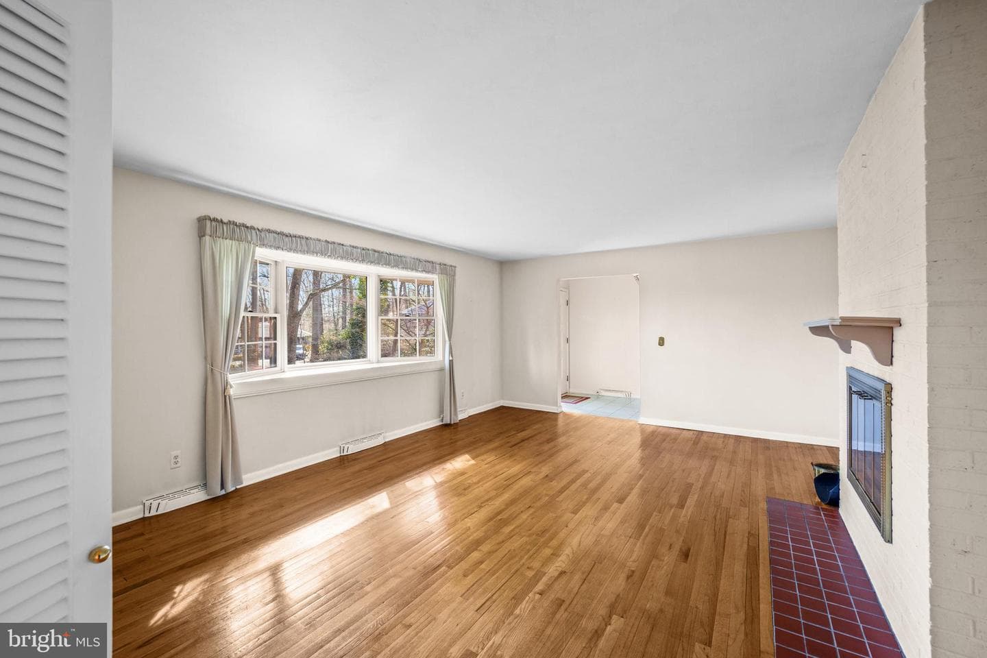 105 Vernon Lane photo 6