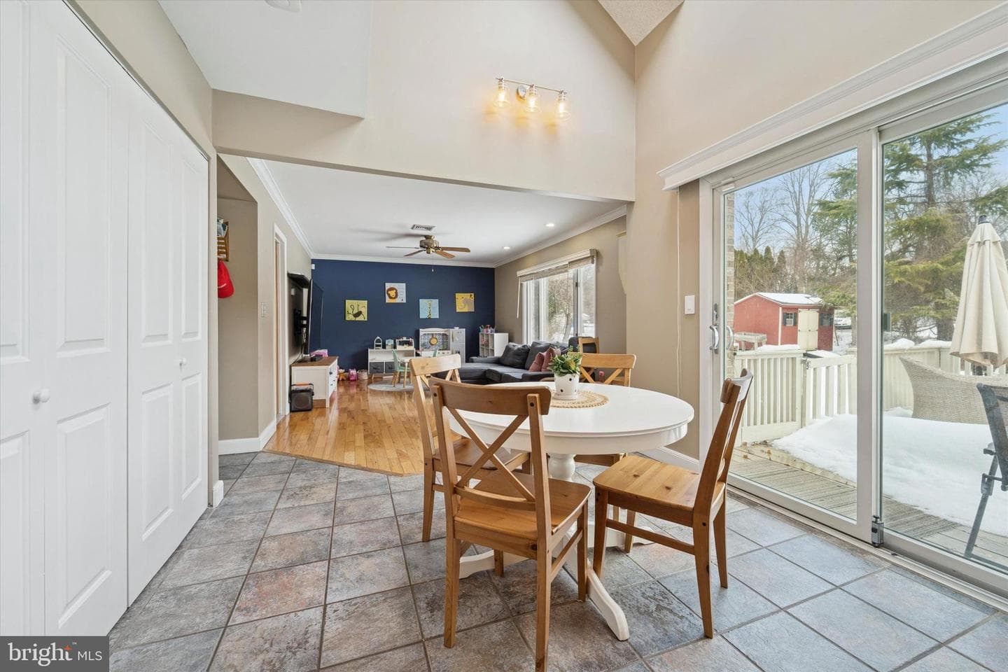 527 E Ravine Street photo 11
