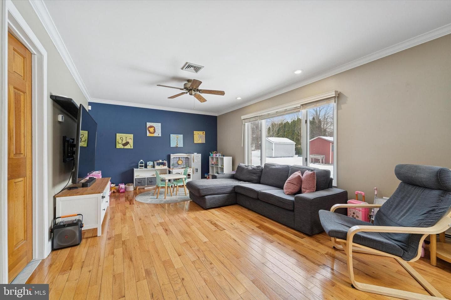527 E Ravine Street photo 14