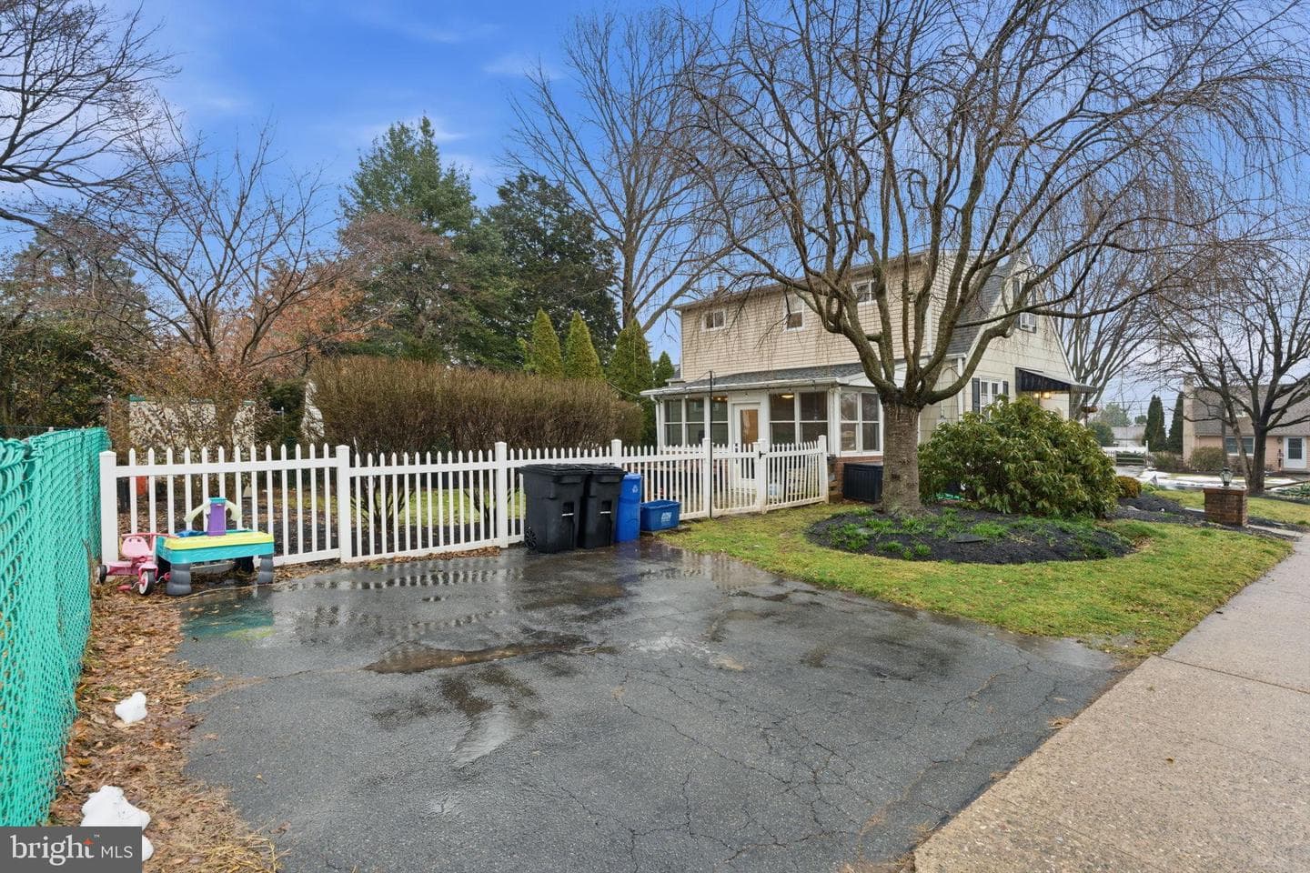 708 Barclay Avenue photo 36