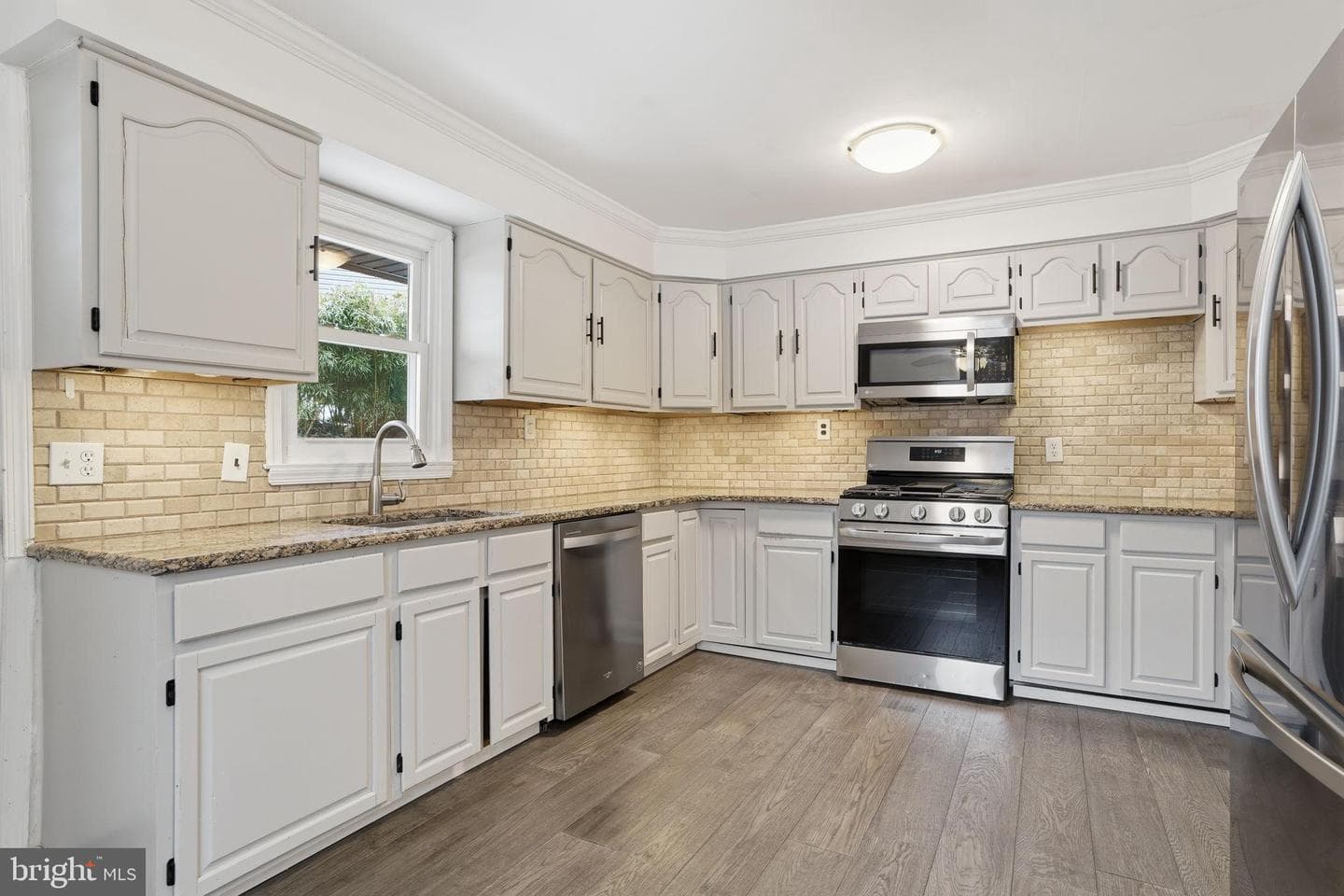 975 Woodvale Avenue photo 8