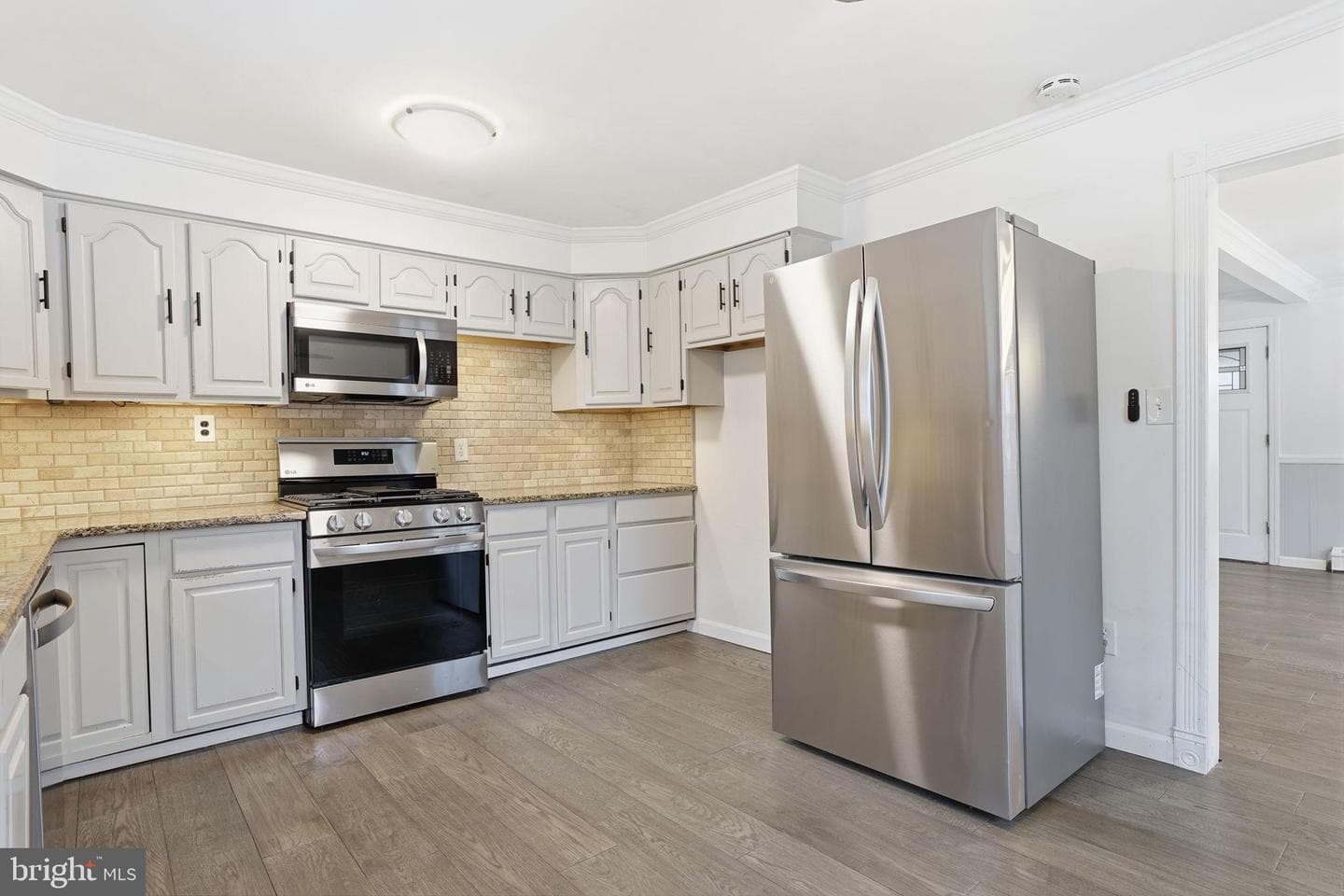 975 Woodvale Avenue photo 9