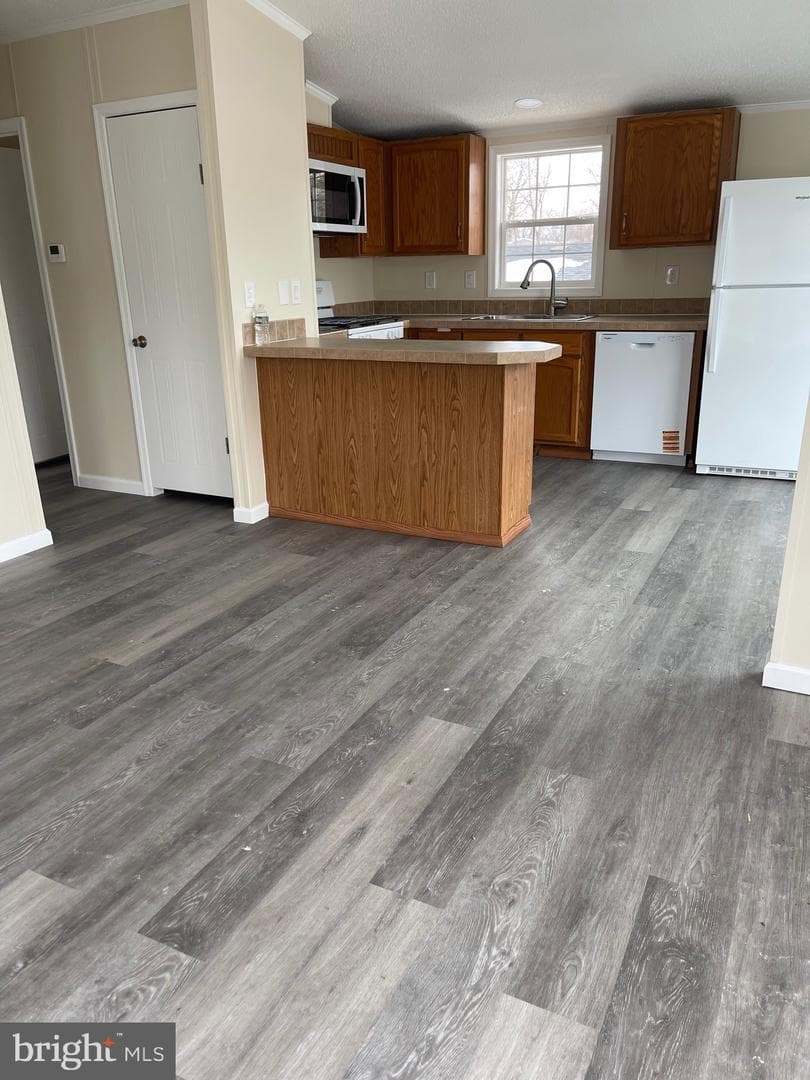 3249 Rose Avenue photo 4