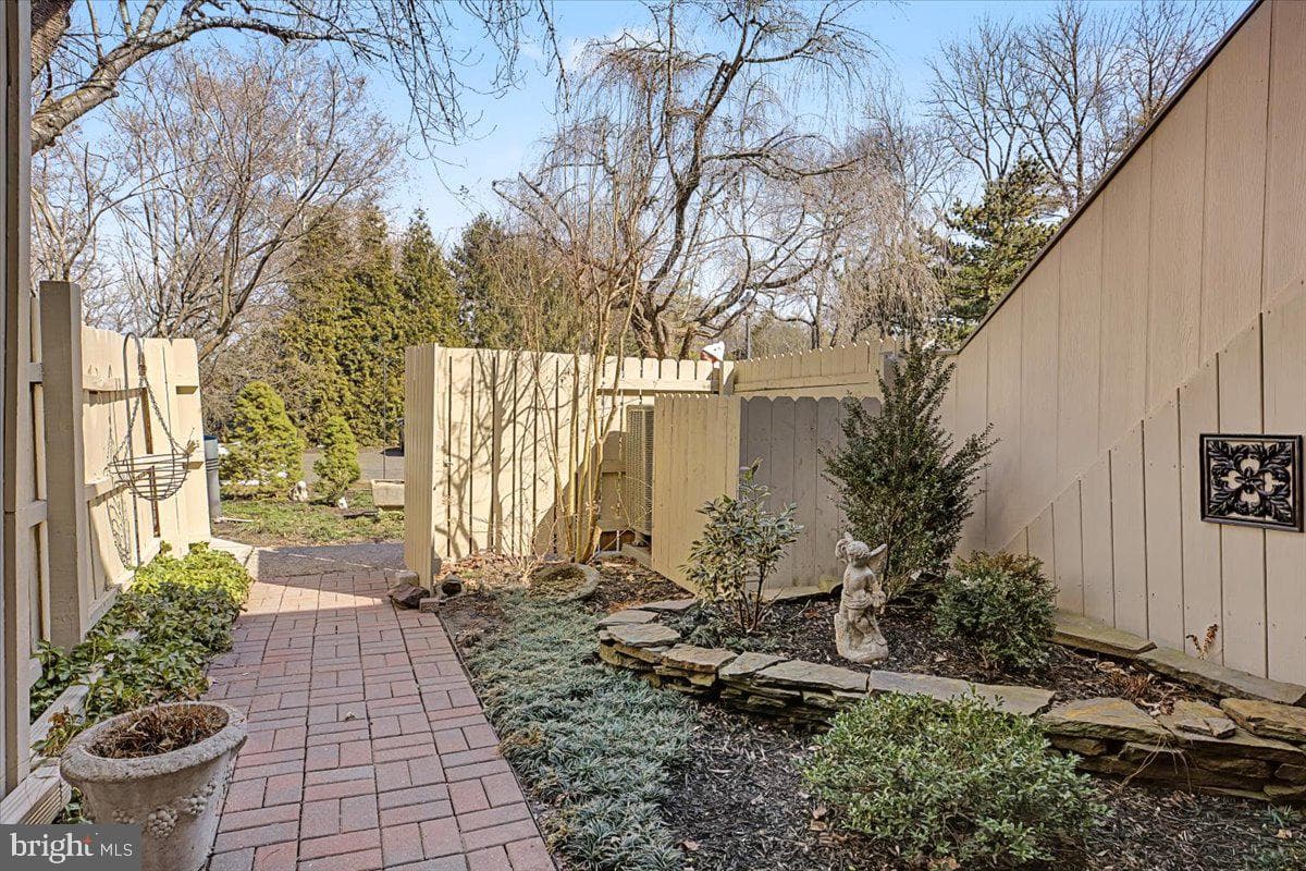 28 Riverhill Way photo 4