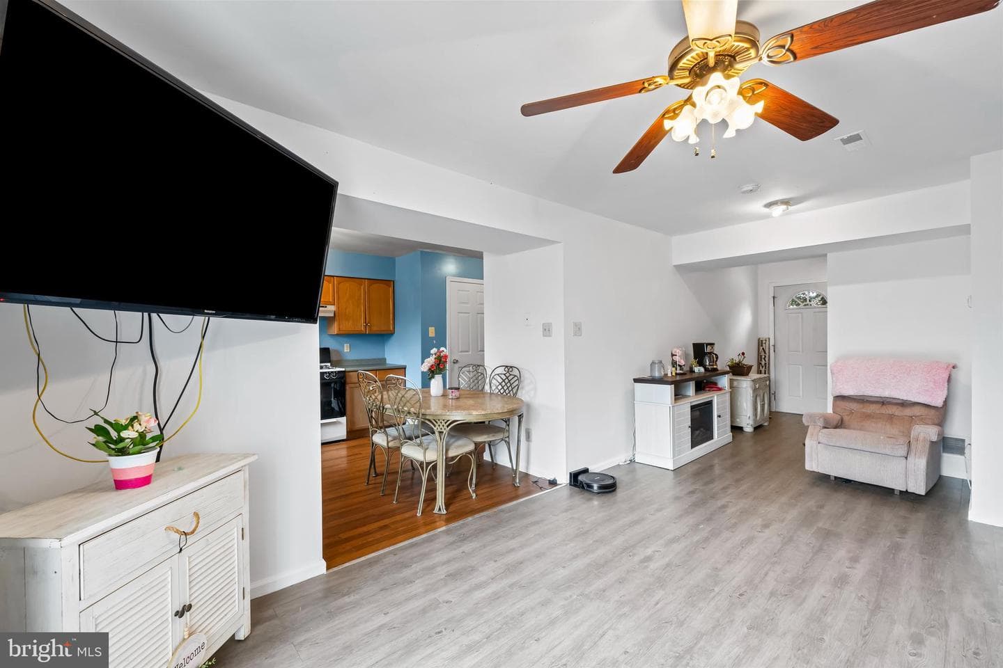 2426 Emerald Lane photo 4