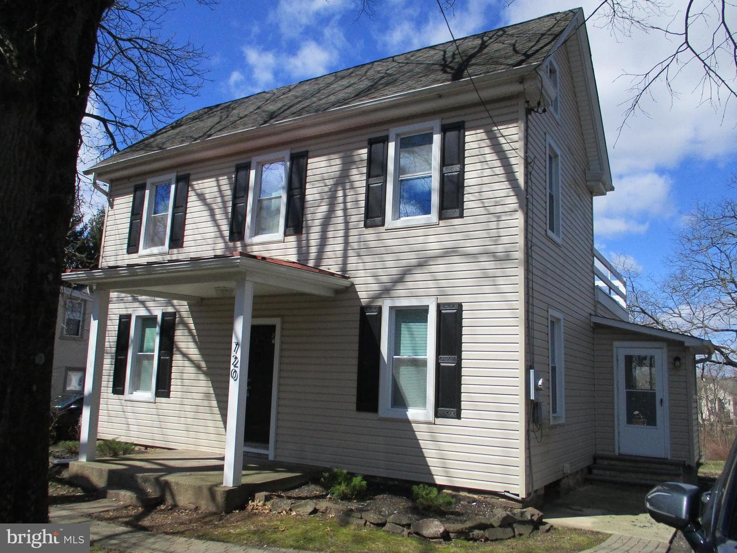 722 Hilltown Pike photo 2