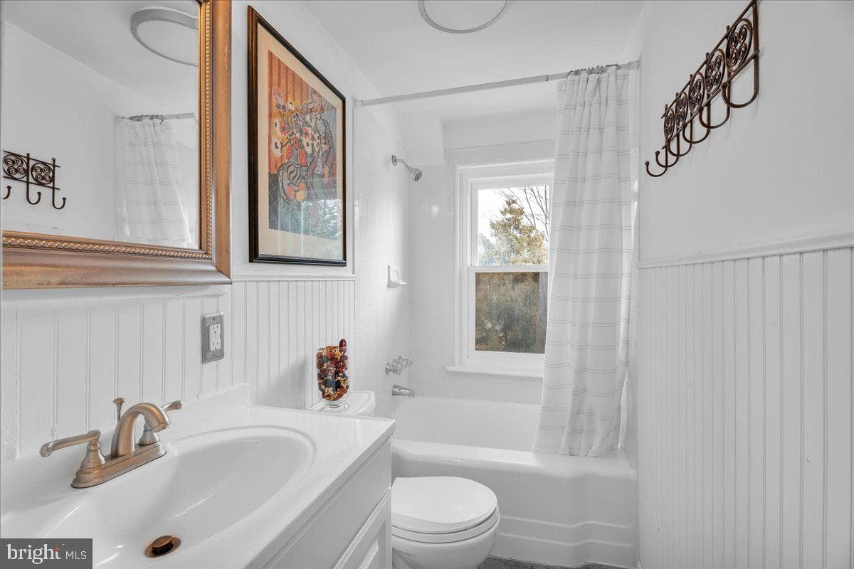 35 E Hendrickson Avenue photo 16