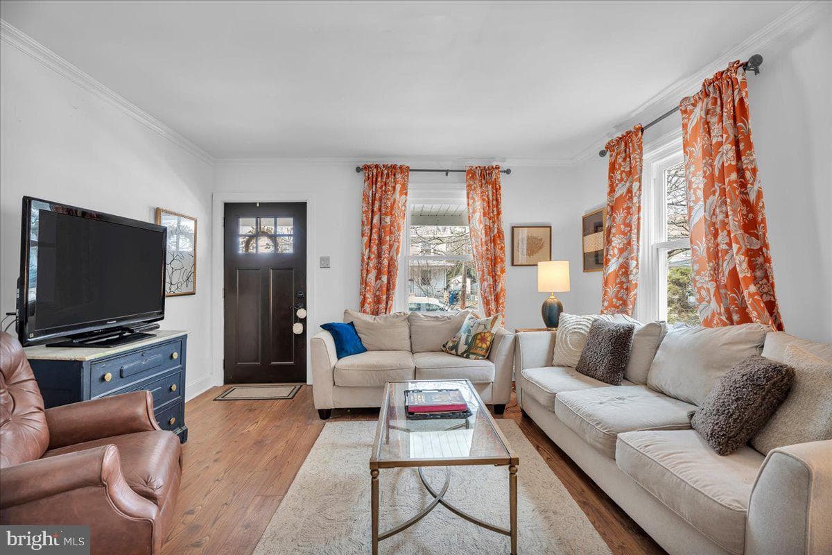 35 E Hendrickson Avenue photo 4