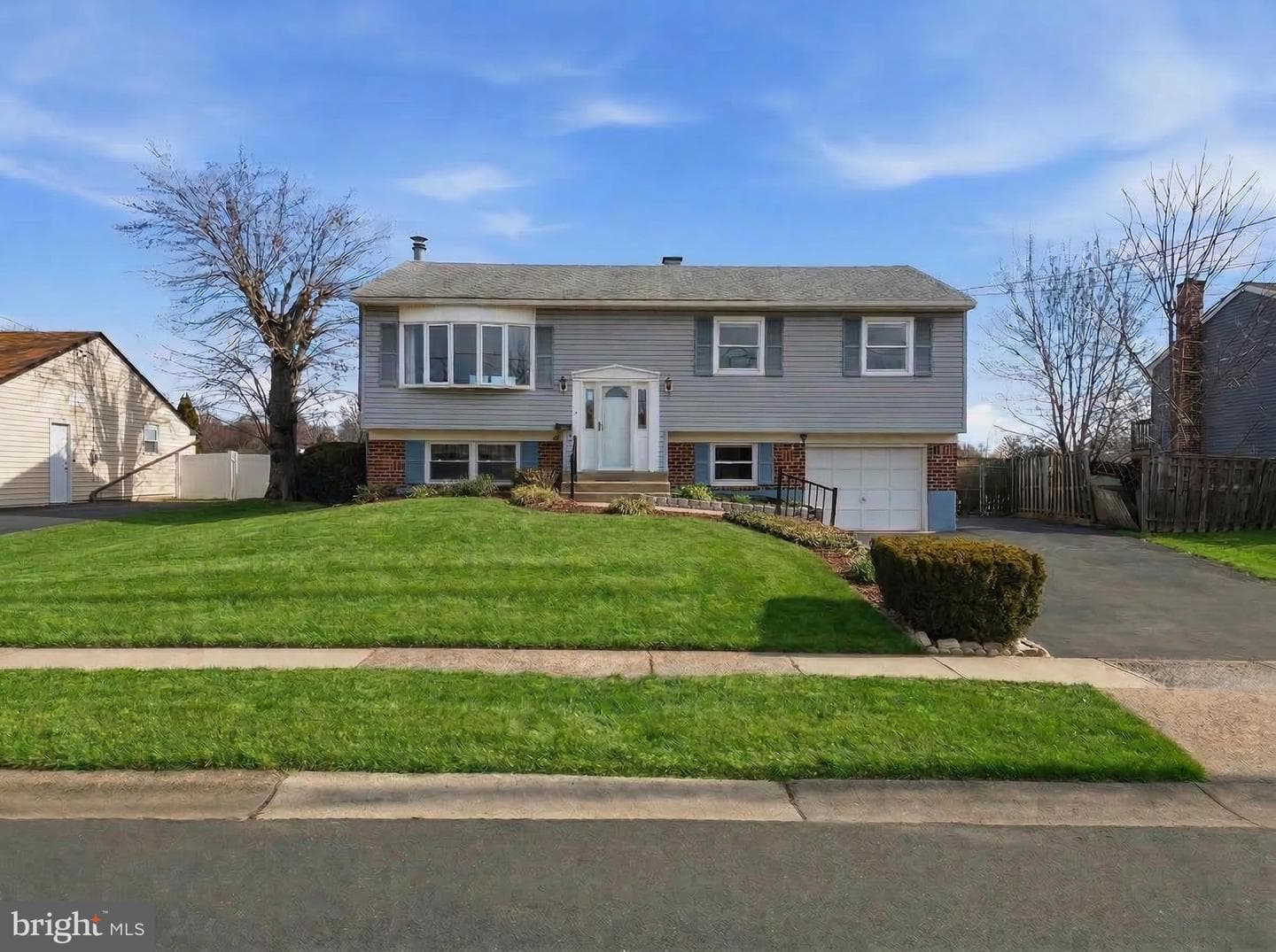 403 Byron Road photo 1