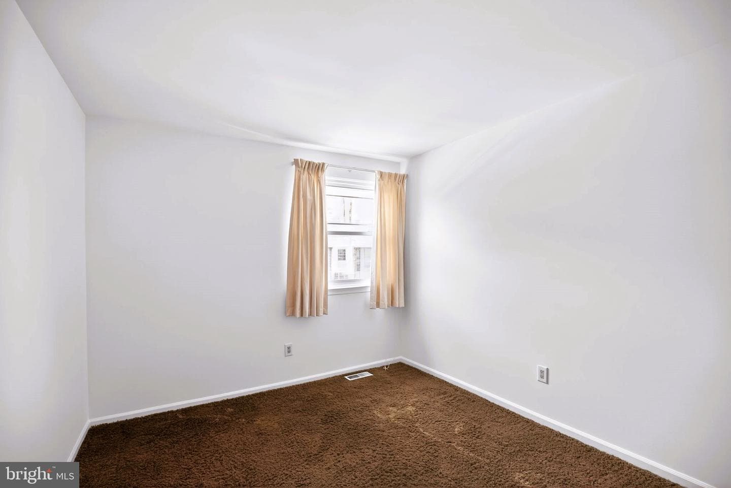1009 Burnley Court photo 18