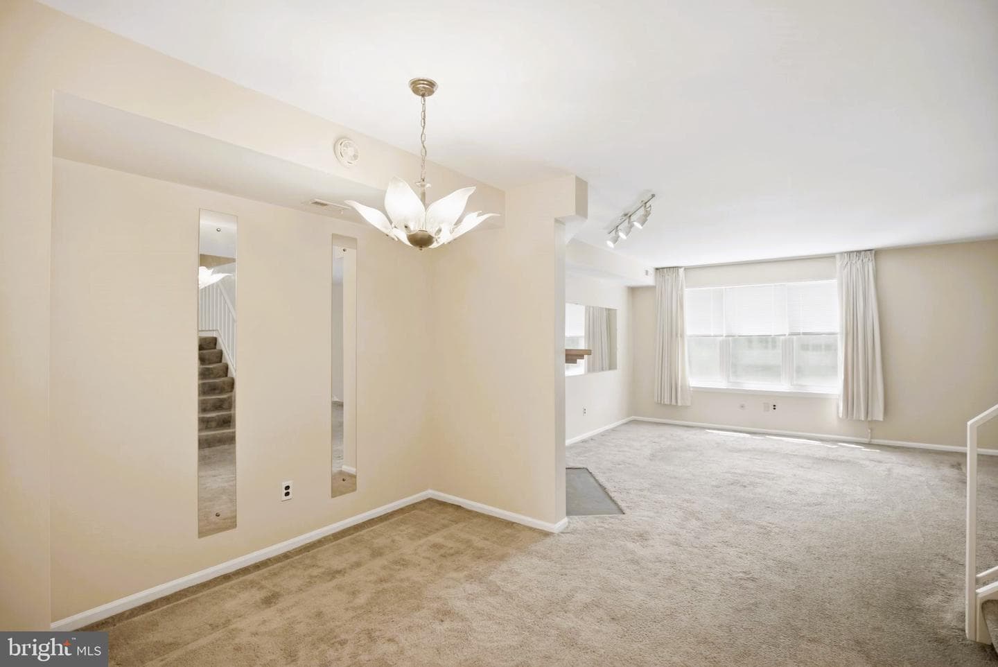 1009 Burnley Court photo 6