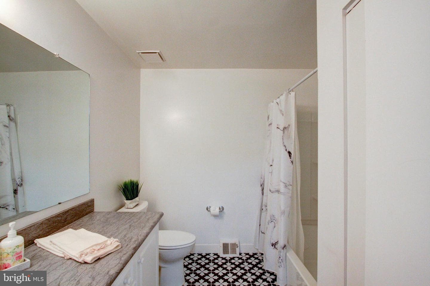 4124 Salford Court photo 20