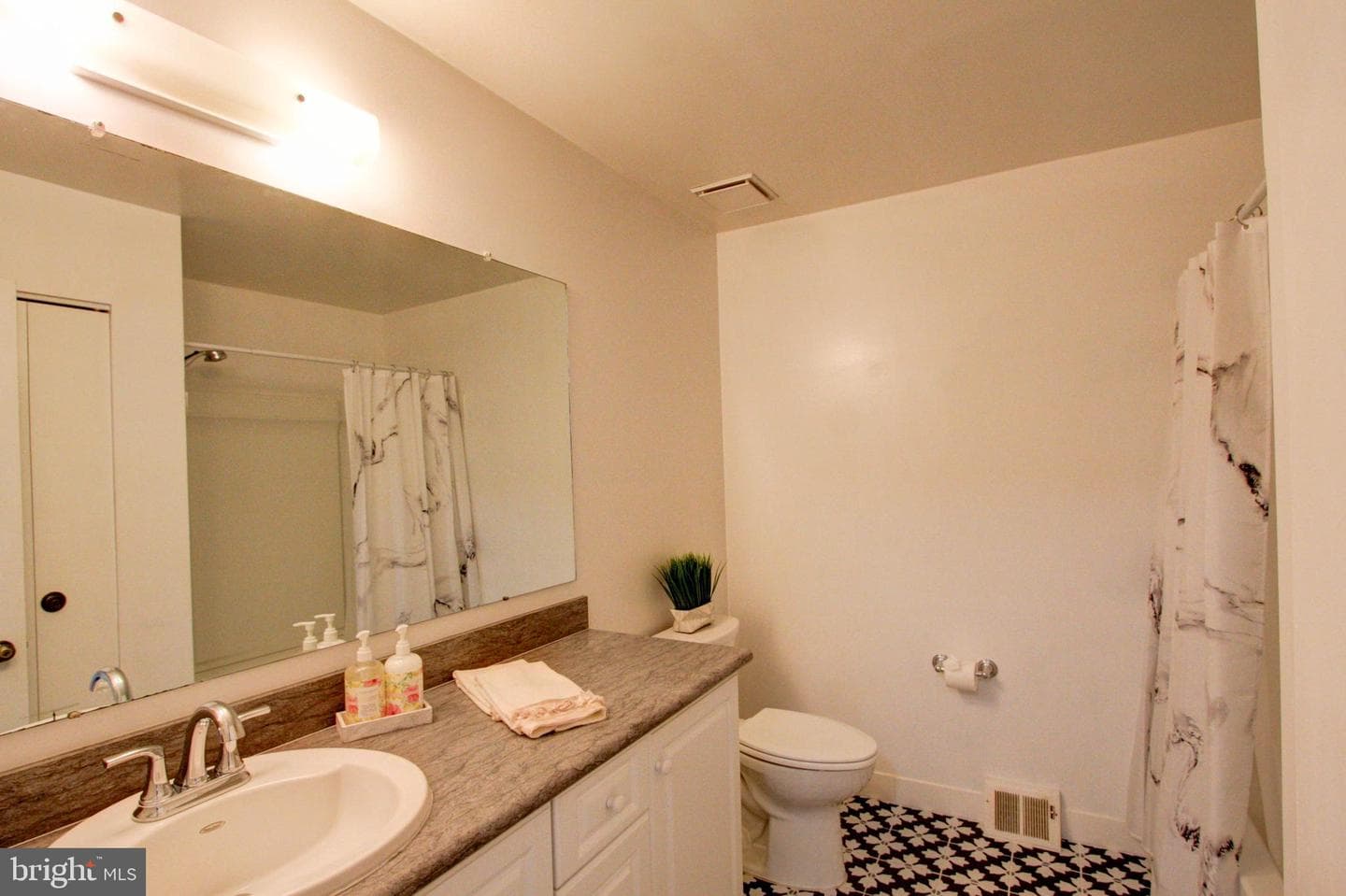 4124 Salford Court photo 21