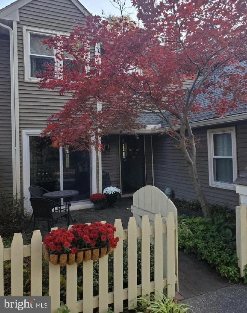 1565 Butterfly Court photo 3