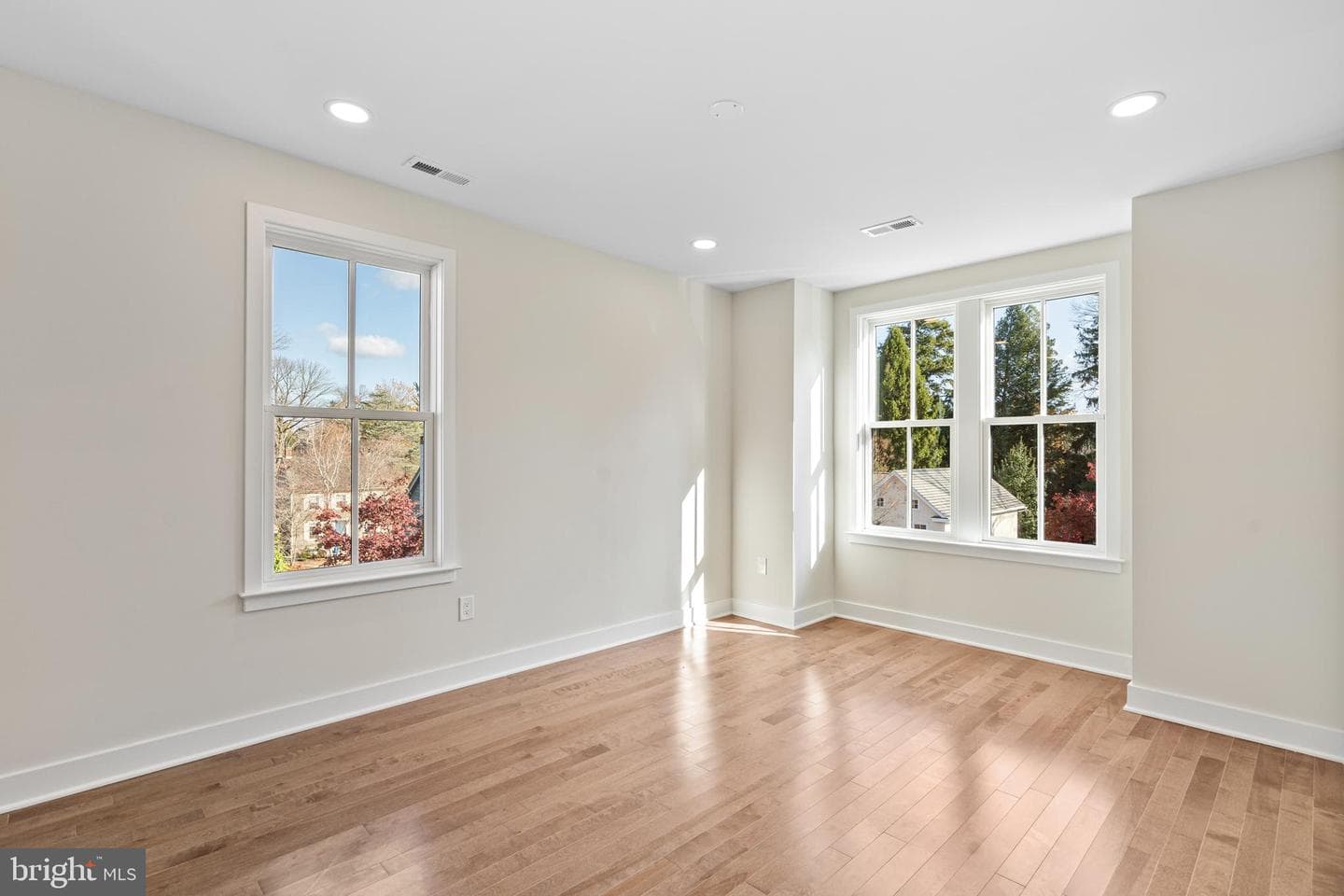 113 Thornton Lane photo 38