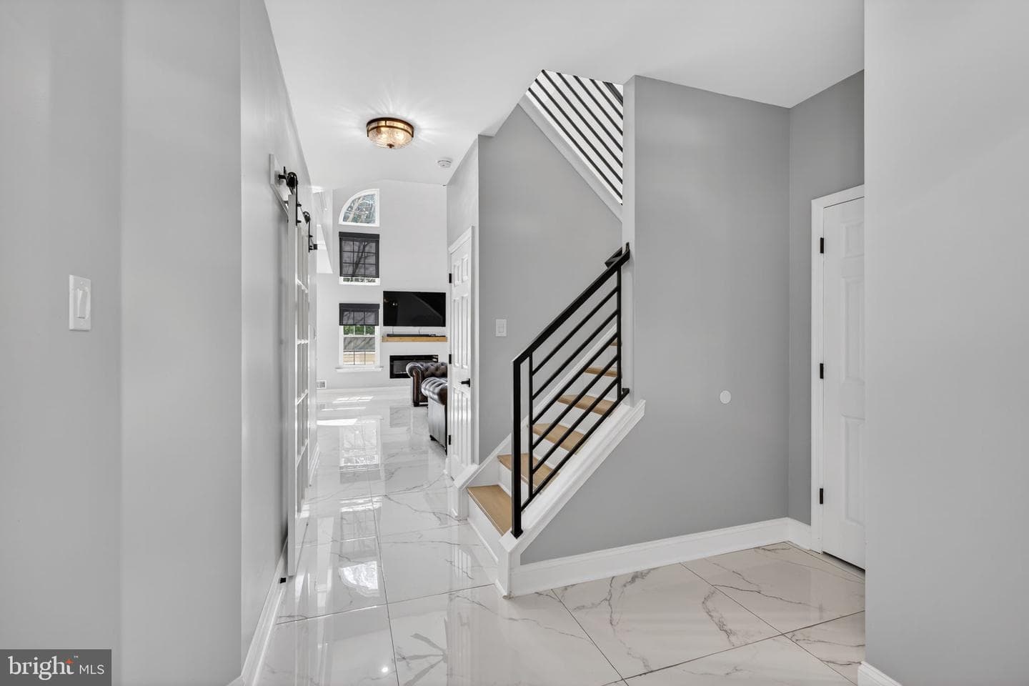 418 Fairview Way photo 2