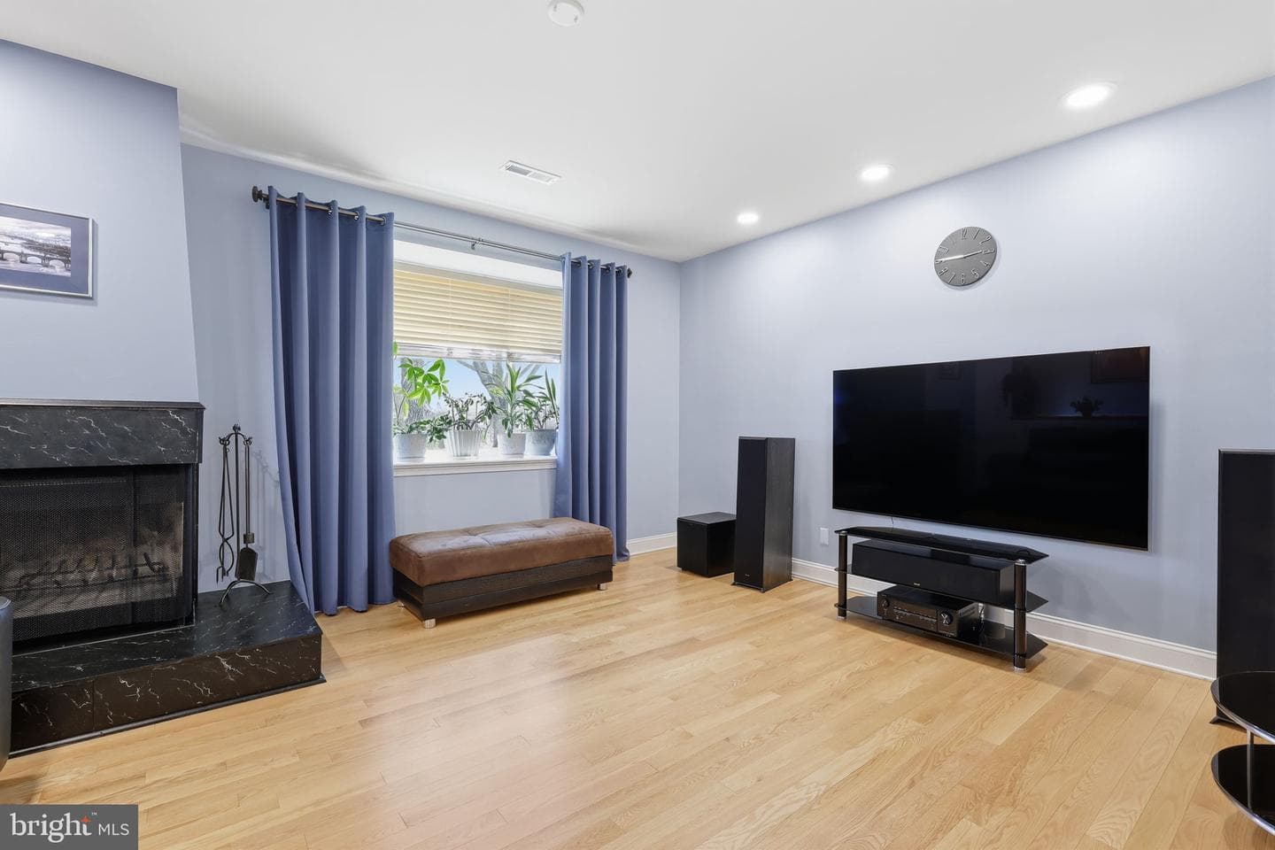 2125 Weybridge Commons photo 13