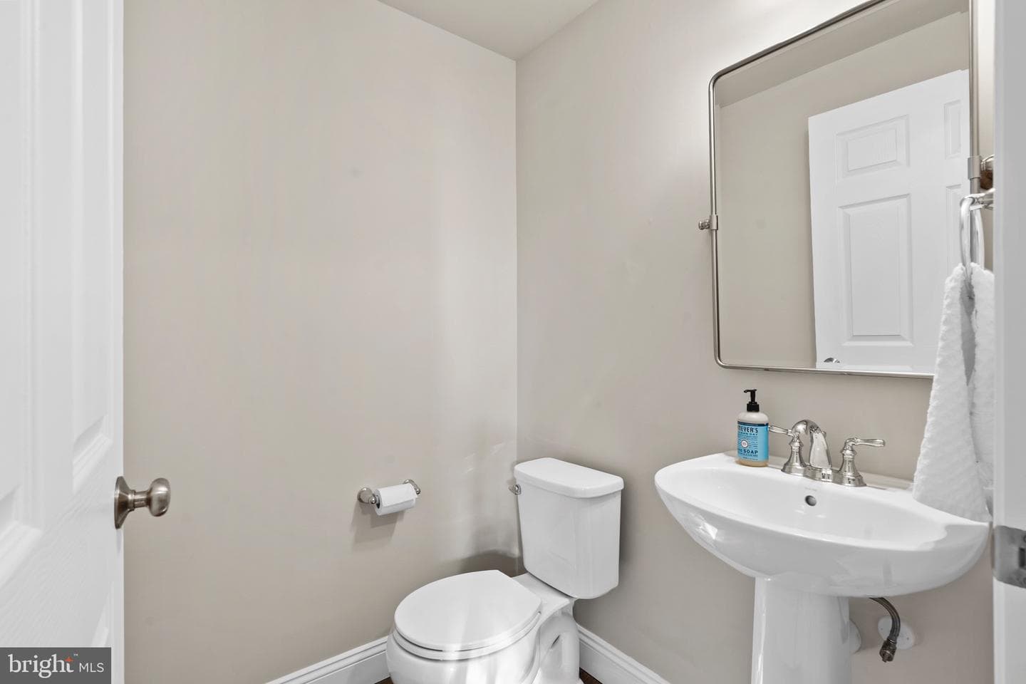 2408 Diamond Street photo 37