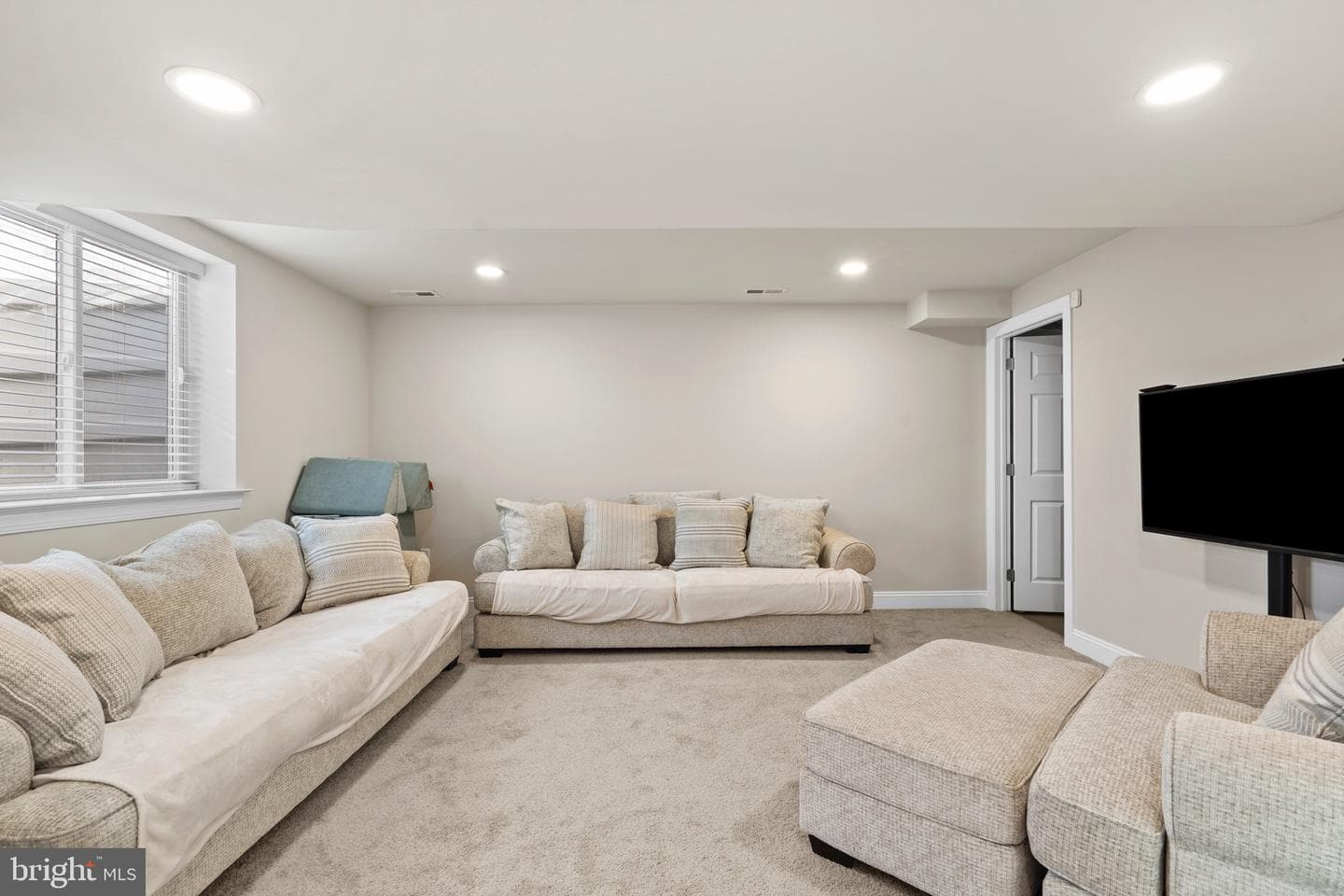 2408 Diamond Street photo 38