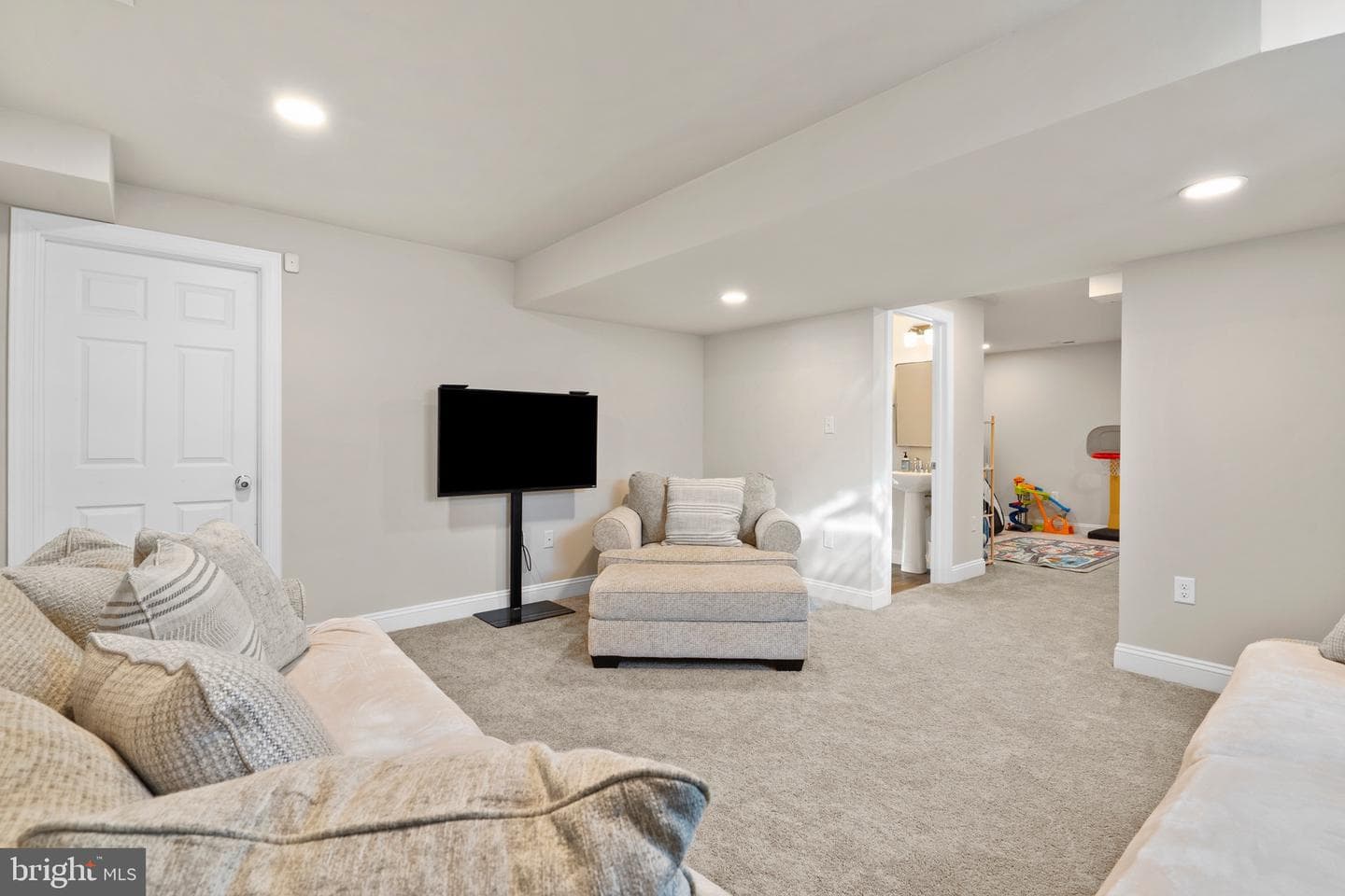 2408 Diamond Street photo 39