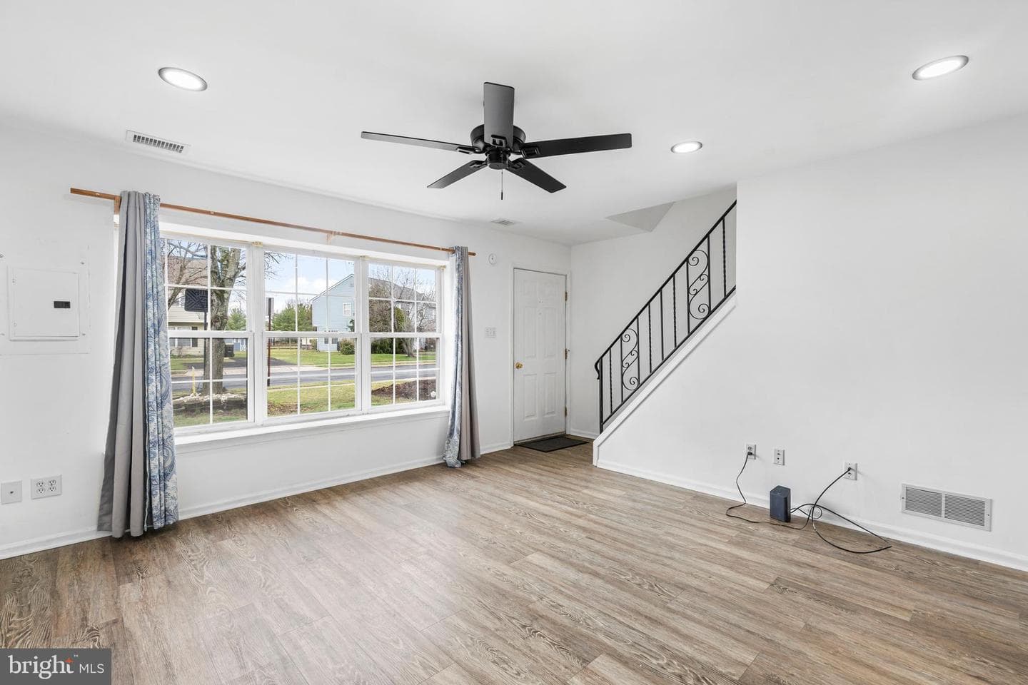 1120 Farm House Lane photo 4