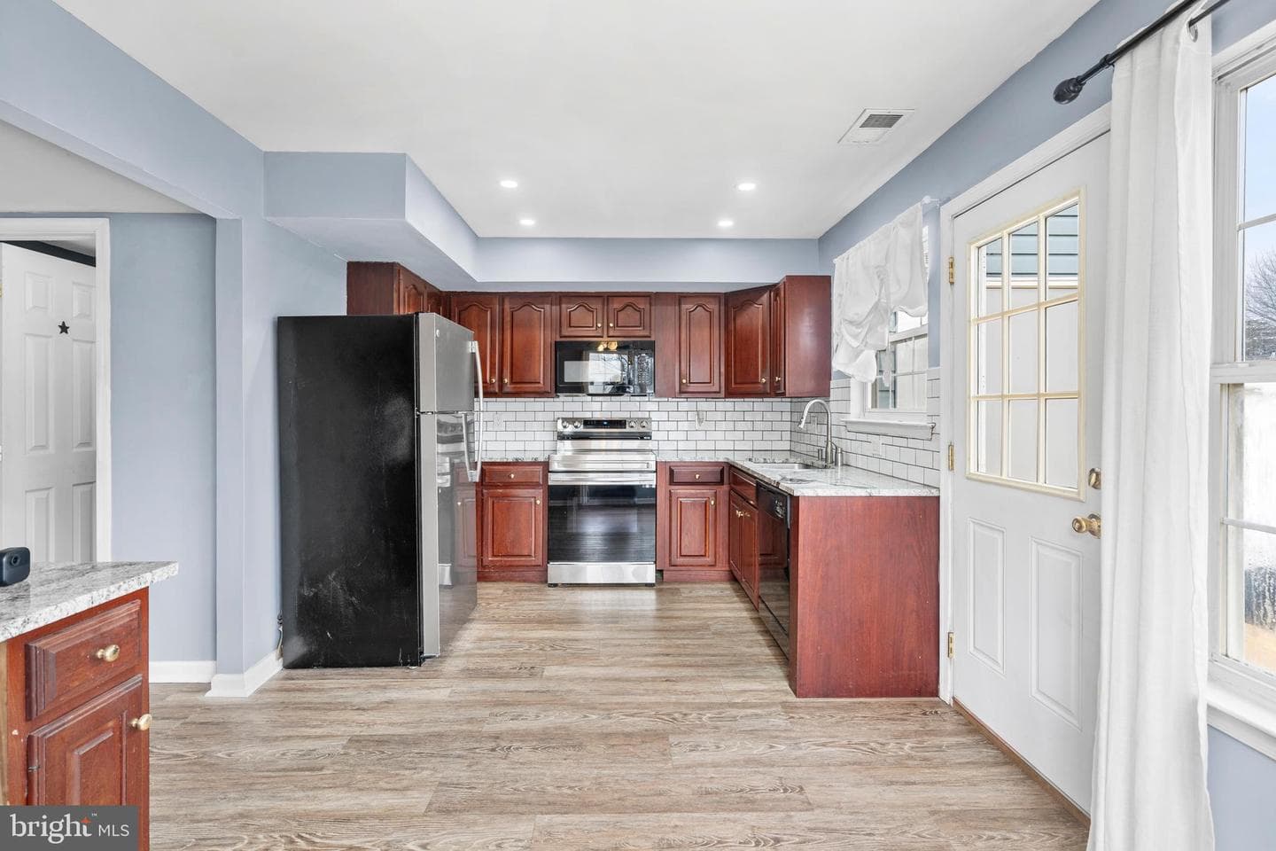 1120 Farm House Lane photo 8