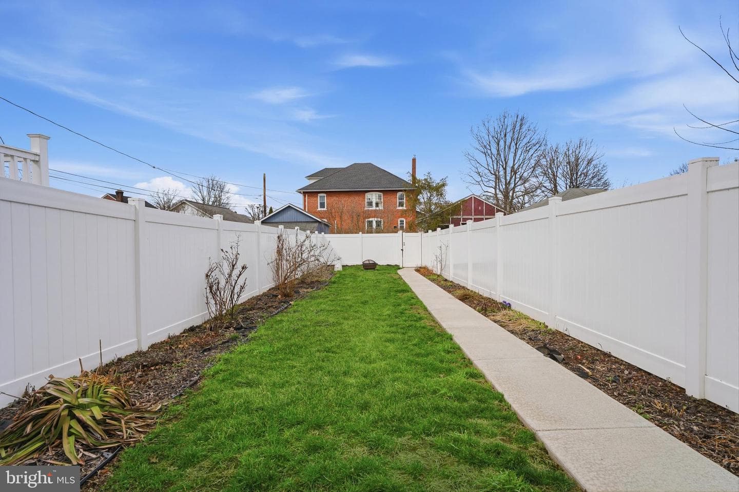 629 Juniper Street photo 37