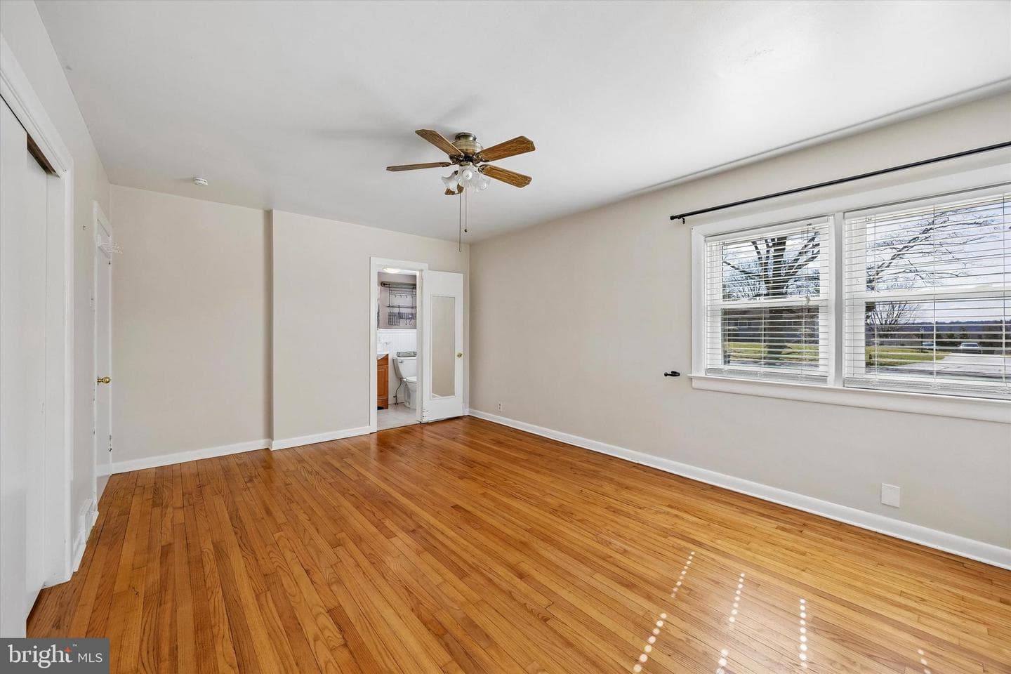 59 E Hillcrest Avenue photo 16