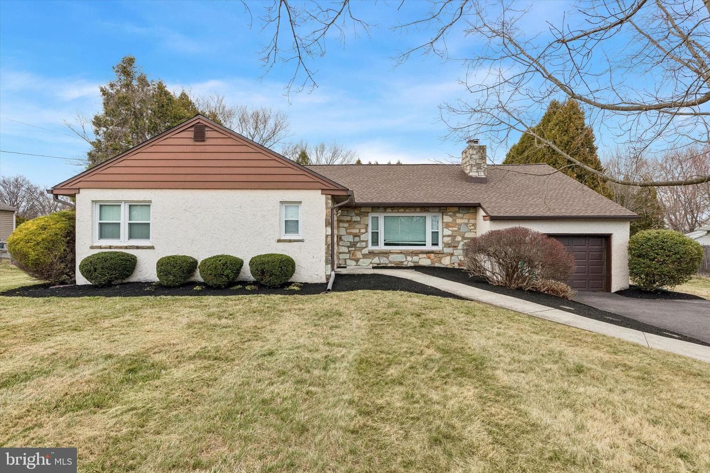 59 E Hillcrest Avenue photo 2