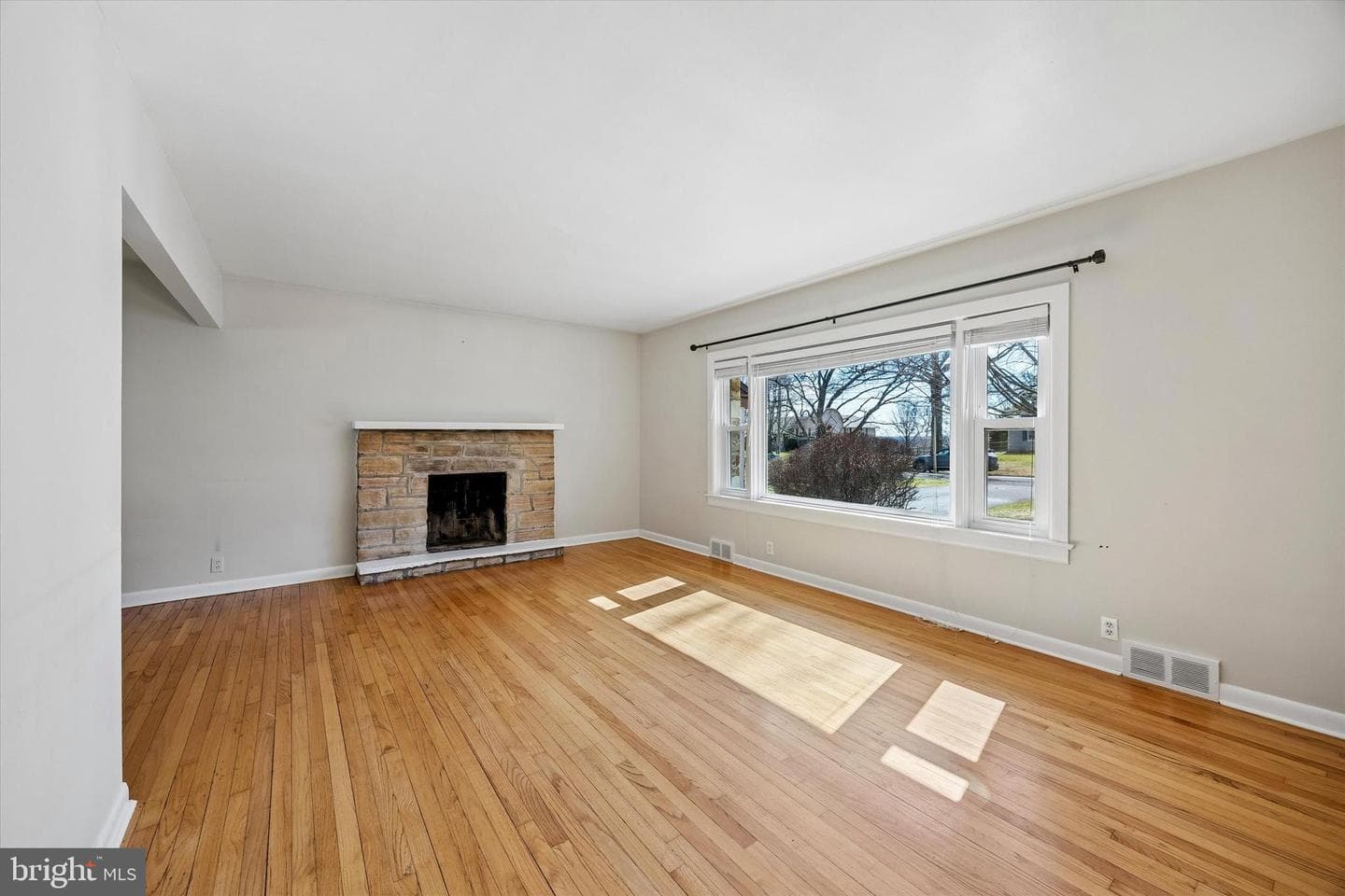 59 E Hillcrest Avenue photo 3