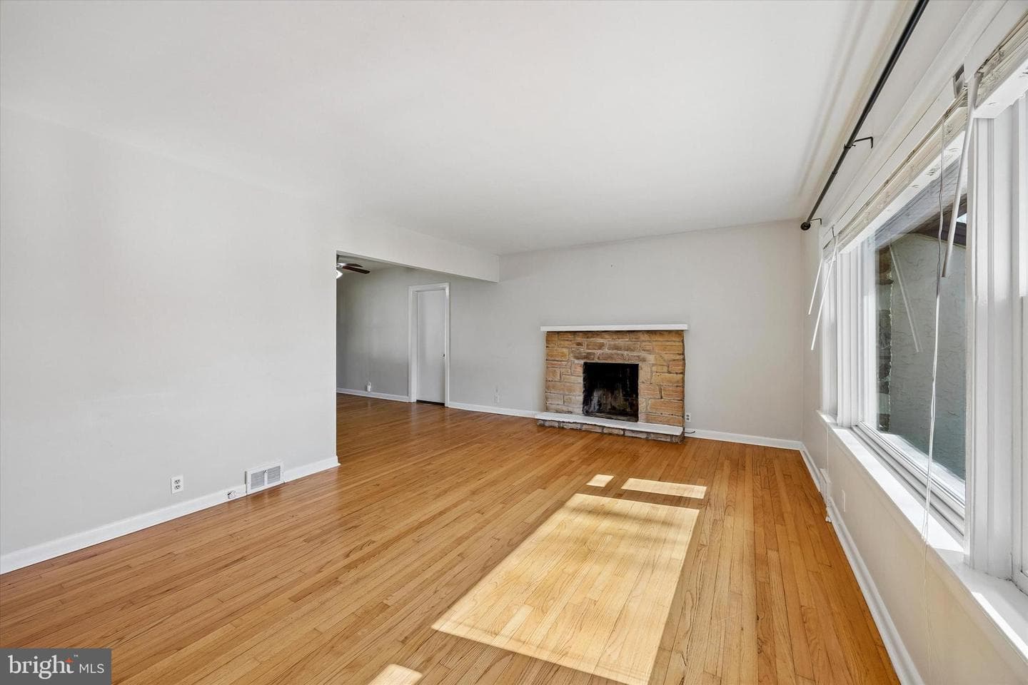 59 E Hillcrest Avenue photo 4