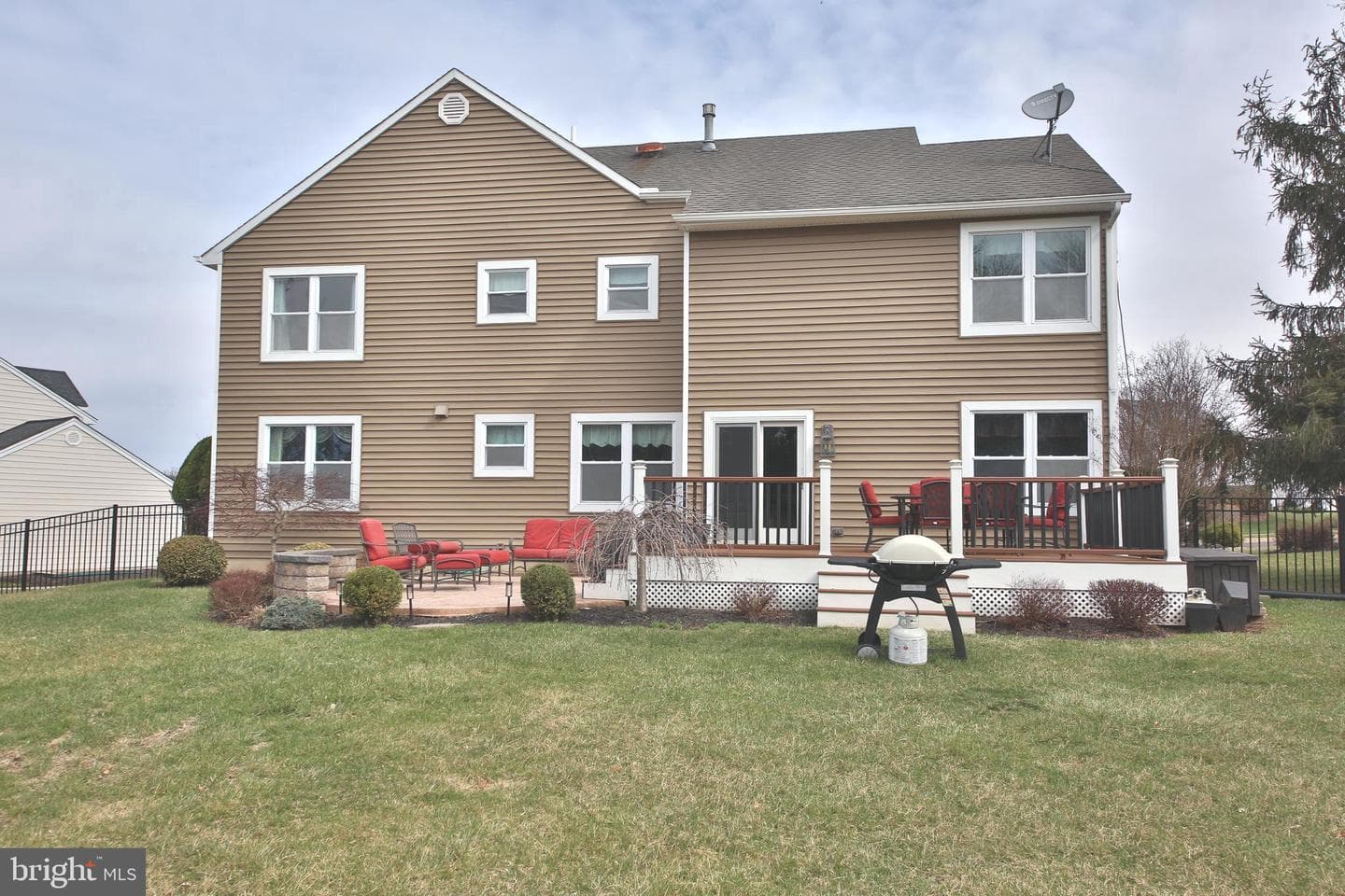 367 Merion Place photo 3
