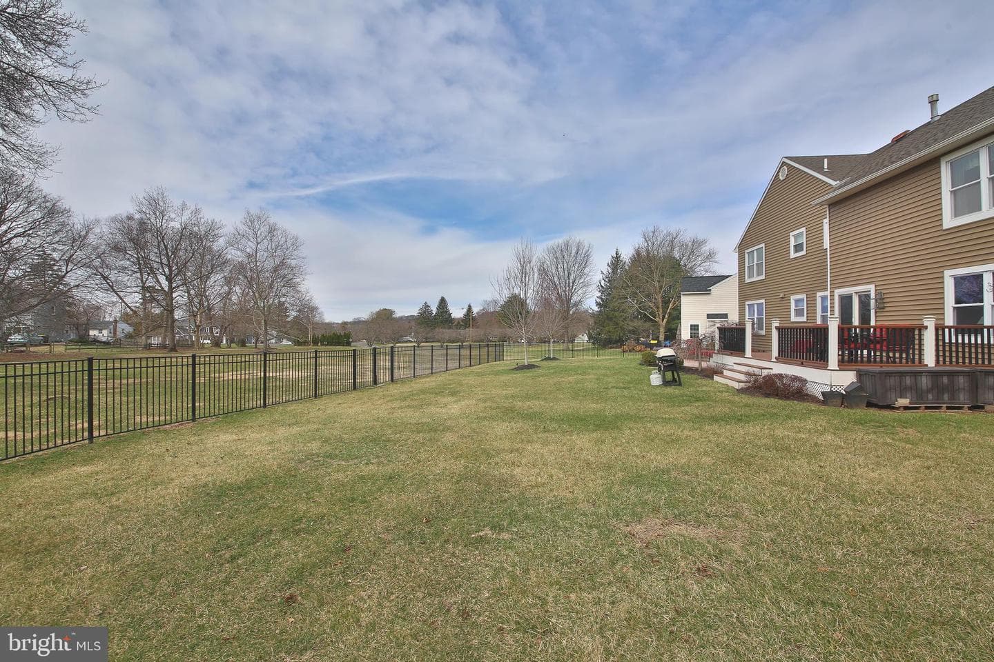 367 Merion Place photo 4