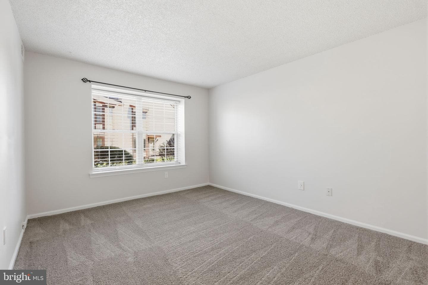 2014 Barry Court photo 14
