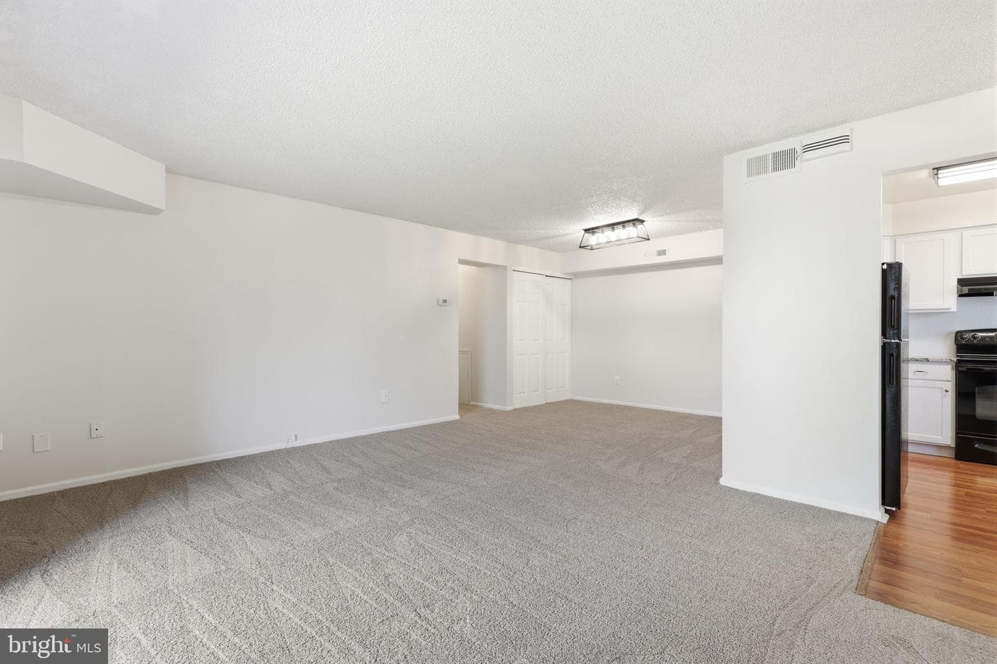 2014 Barry Court photo 3