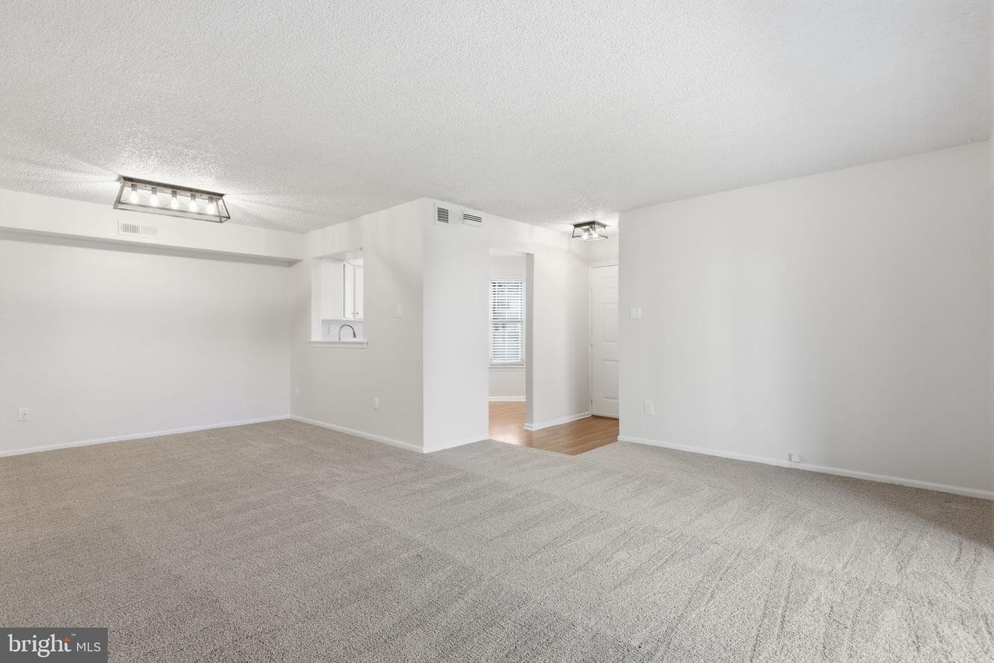 2014 Barry Court photo 4