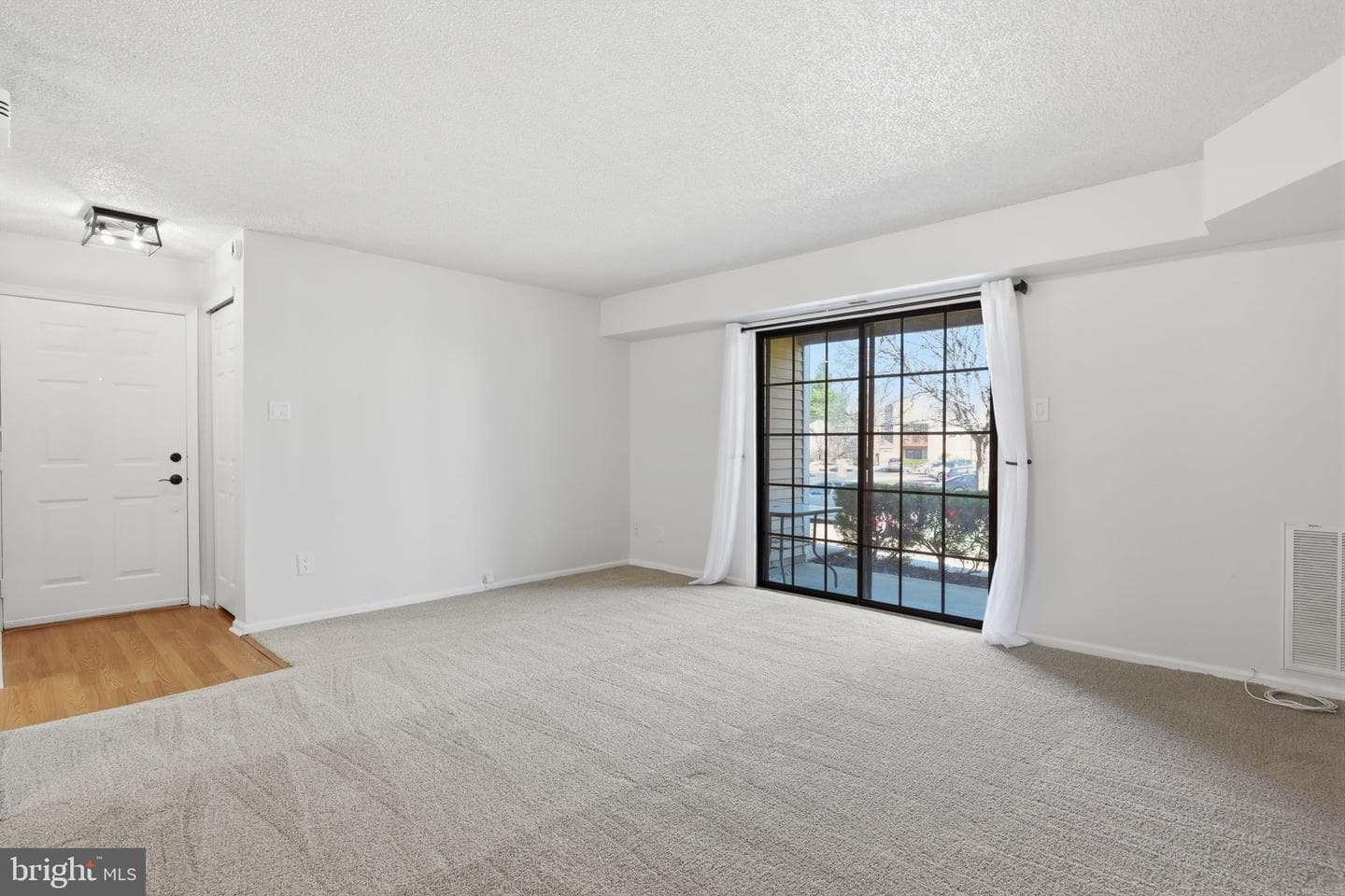 2014 Barry Court photo 5