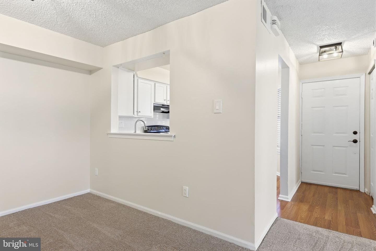 2014 Barry Court photo 6