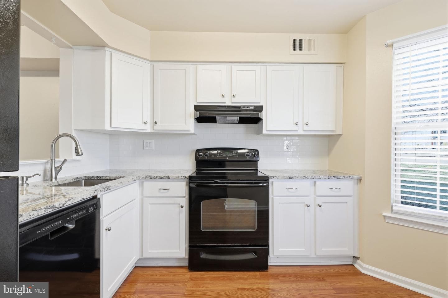 2014 Barry Court photo 7