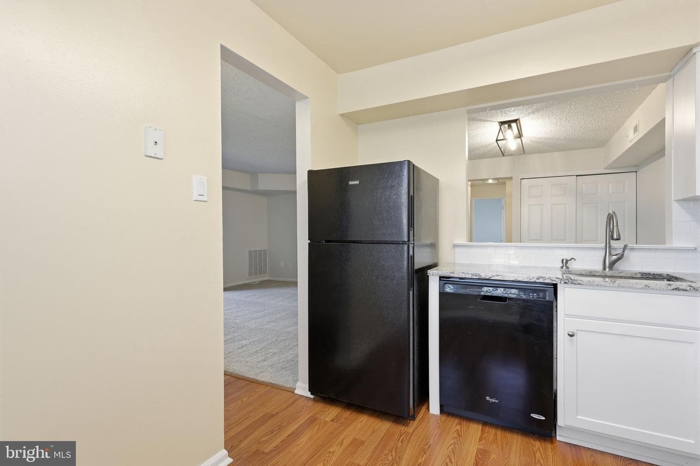 2014 Barry Court photo 9