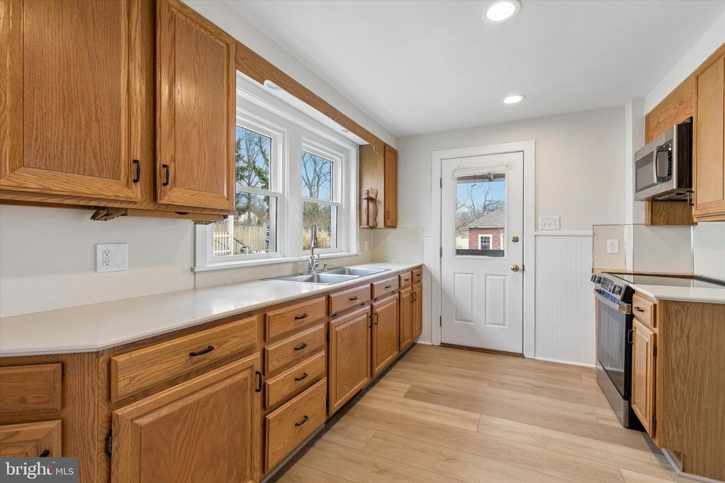 407 Lawn Avenue photo 9